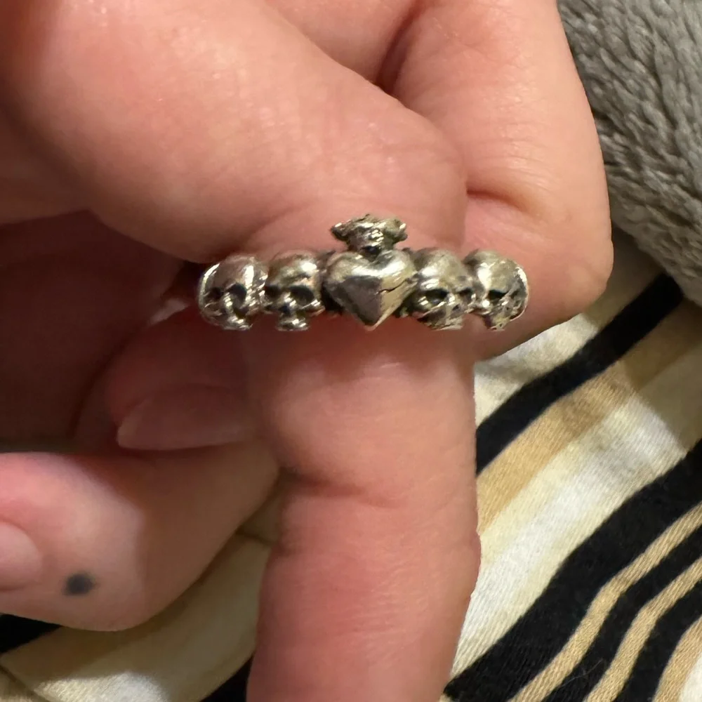 Etah Love Kiss of Death Ring Size 9